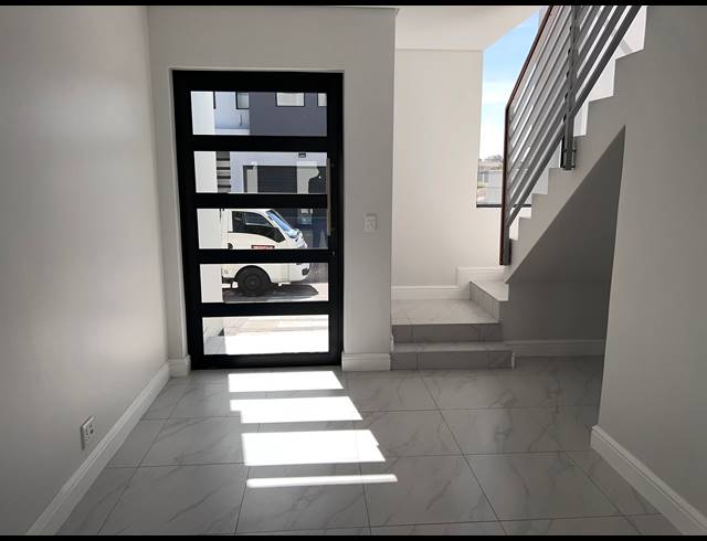 4 BEDROOM HOUSE FOR SALE IN SANDOWN